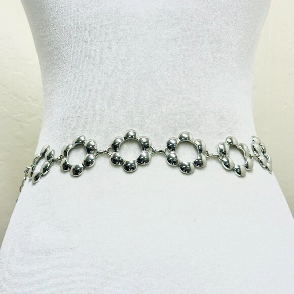 Y2k 2000s style Silver tone flower waist chain belt with adjustable chain access - Picture 2 of 3
